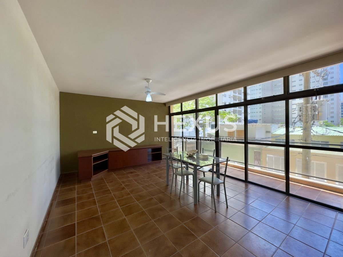 Foto 3 de Apartamento frente mar com varanda na Praia das Pitangueiras, Guaruja