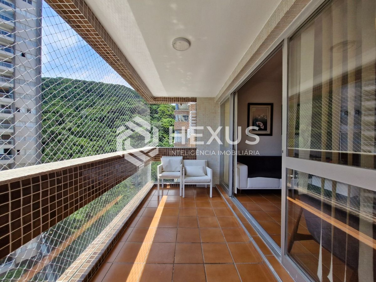 Foto 2 de Apartamento com varanda vista mar e lazer na beira mar da Praia das Pitangueiras, Guaruja