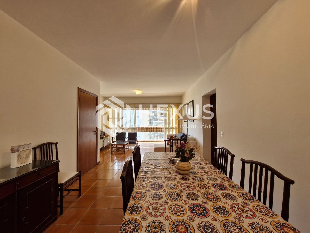 Foto 3 de Apartamento com varanda vista mar e lazer na beira mar da Praia das Pitangueiras, Guaruja