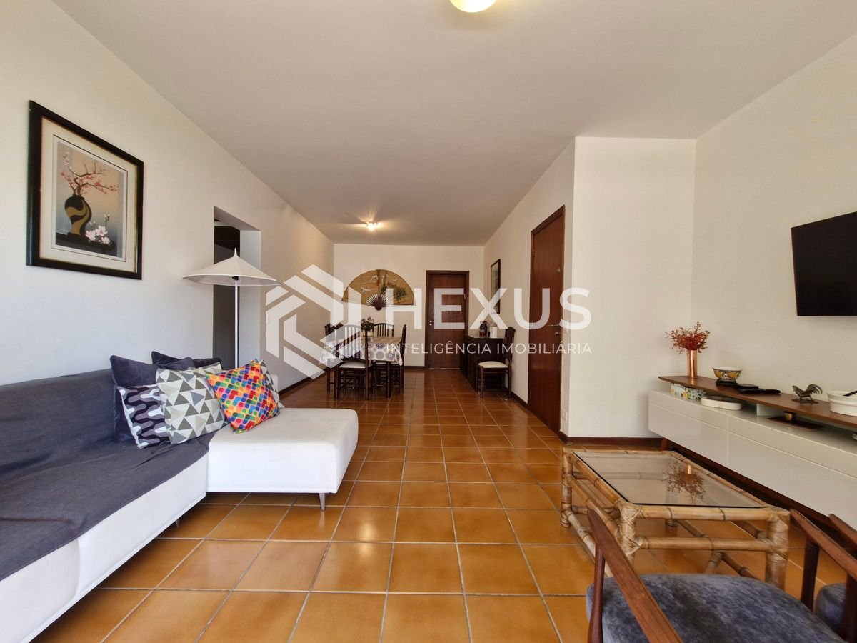 Foto 4 de Apartamento com varanda vista mar e lazer na beira mar da Praia das Pitangueiras, Guaruja