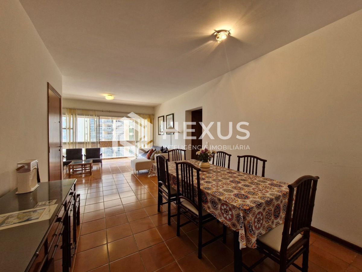 Foto 5 de Apartamento com varanda vista mar e lazer na beira mar da Praia das Pitangueiras, Guaruja