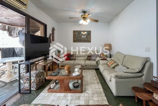 Foto 3 de Apartamento com varanda na Praia das Pitangueiras, Guaruja