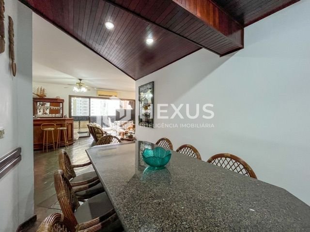 Foto 4 de Apartamento com varanda na Praia das Pitangueiras, Guaruja