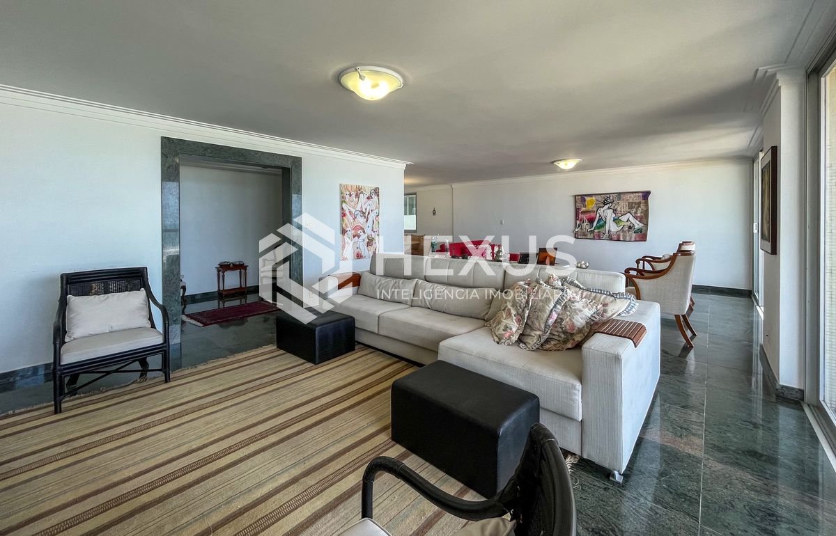 Foto 4 de Apartamento reformado frente mar com varanda nas Pitangueiras, Guarujá