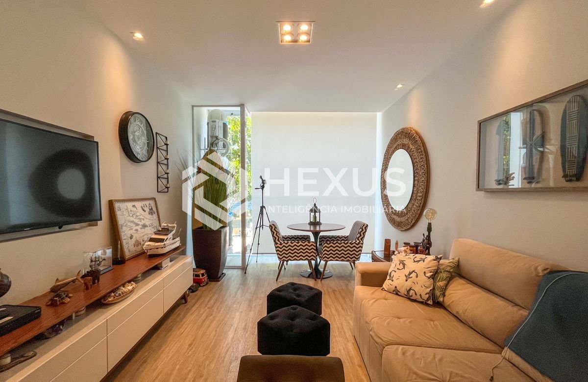 Foto 5 de Apartamento reformado frente mar com varanda na Praia das Pitangueiras, Guaruja