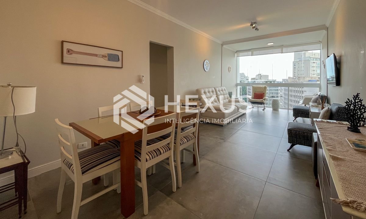 Foto 2 de Apartamento reformado frente mar com varanda na Praia das Pitangueiras, Guaruja