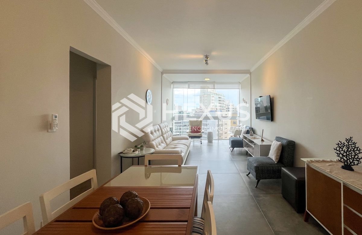 Foto 4 de Apartamento reformado frente mar com varanda na Praia das Pitangueiras, Guaruja