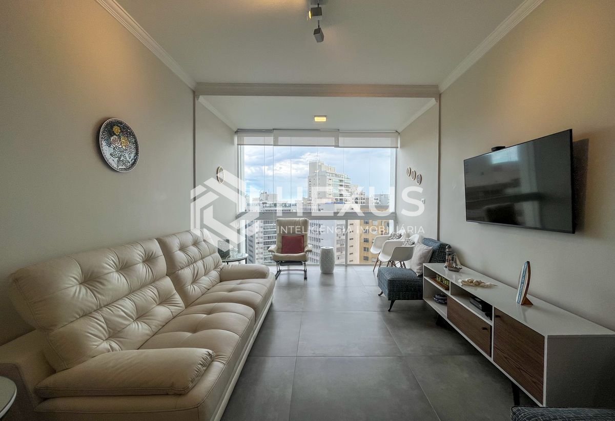 Foto 5 de Apartamento reformado frente mar com varanda na Praia das Pitangueiras, Guaruja