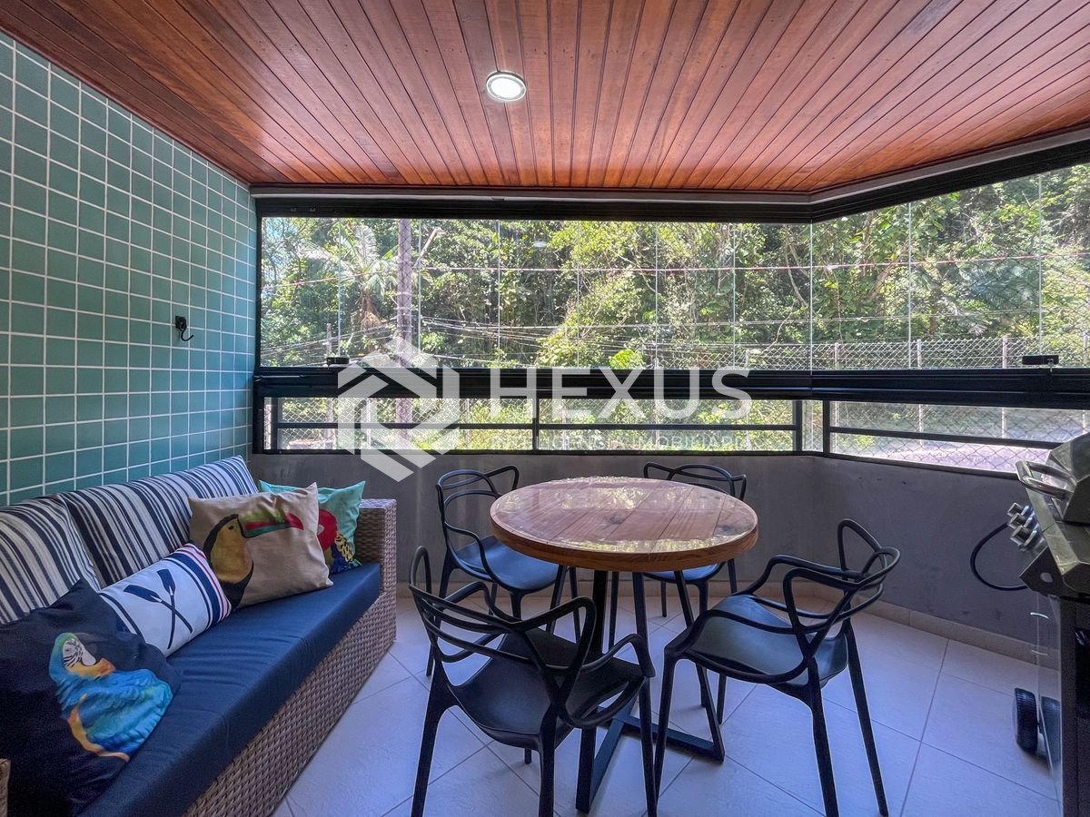 Foto 3 de Apartamento com varanda e lazer na Praia das Pitangueiras, Guaruja