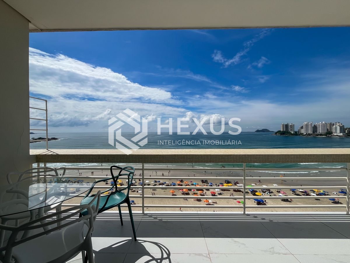 Foto 4 de Apartamento reformado frente mar com varanda na Praia das Pitangueiras, Guaruja