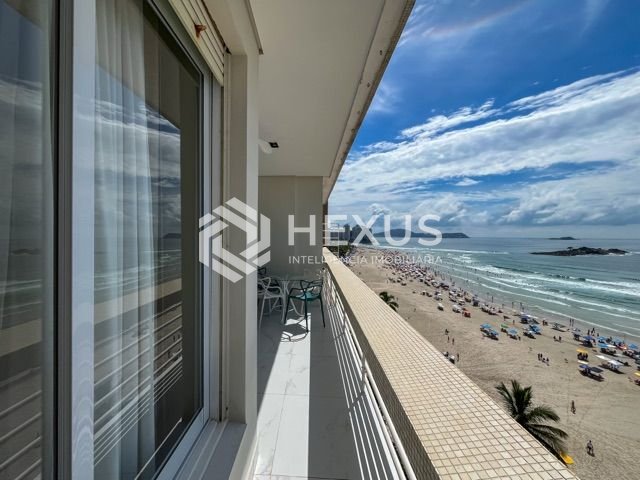 Foto 5 de Apartamento reformado frente mar com varanda na Praia das Pitangueiras, Guaruja