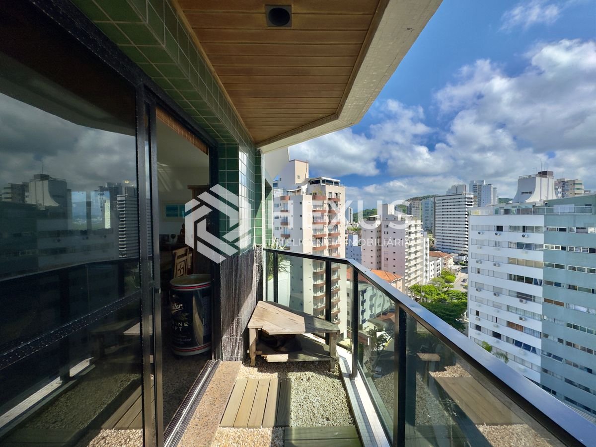 Foto 5 de Apartamento com varanda vista mar na beira mar da Praia do Tombo, Guaruja