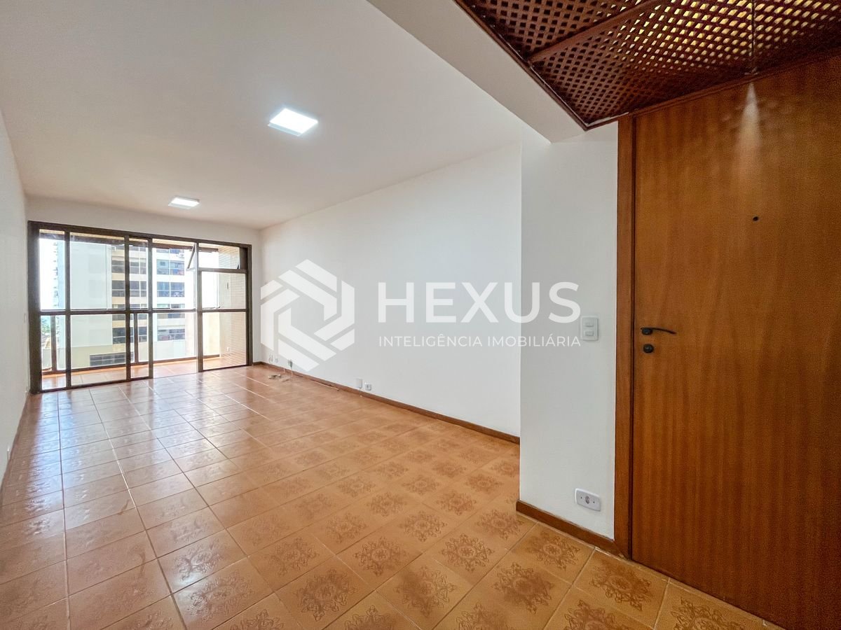 Foto 2 de Apartamento com varanda vista mar a duas quadras da Praia das Pitangueiras, Guaruja