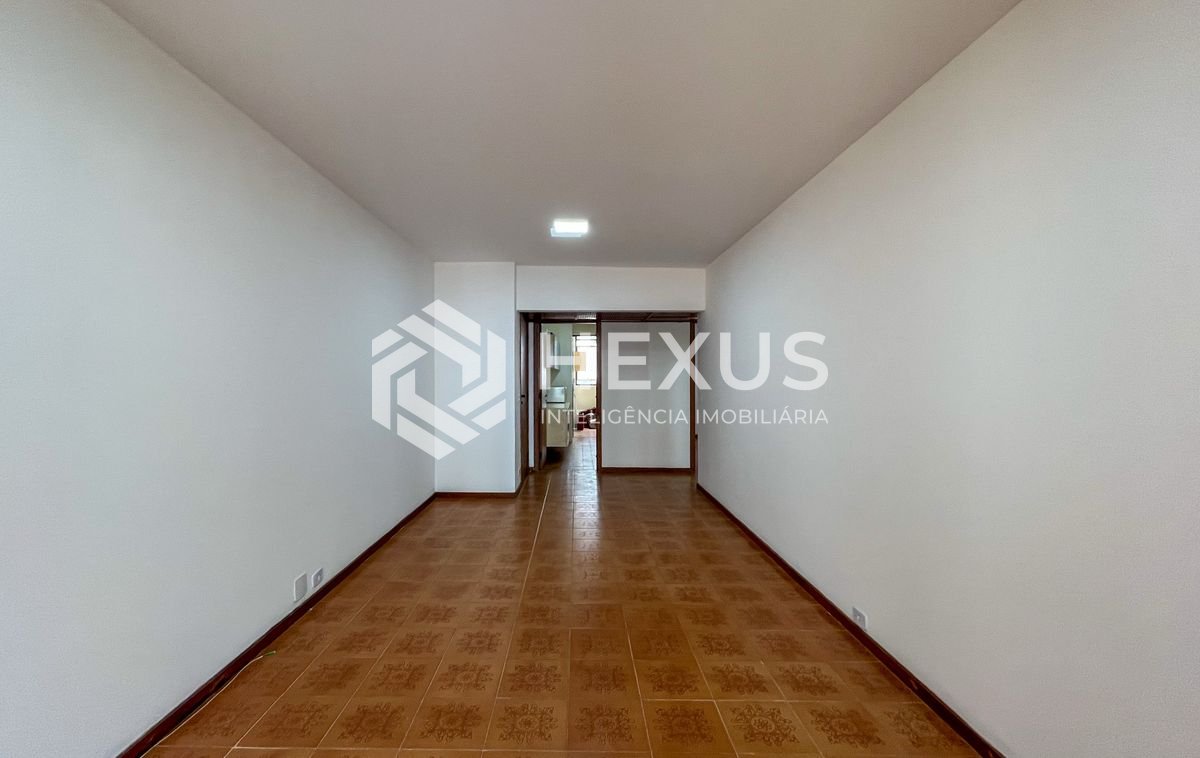 Foto 4 de Apartamento com varanda vista mar a duas quadras da Praia das Pitangueiras, Guaruja