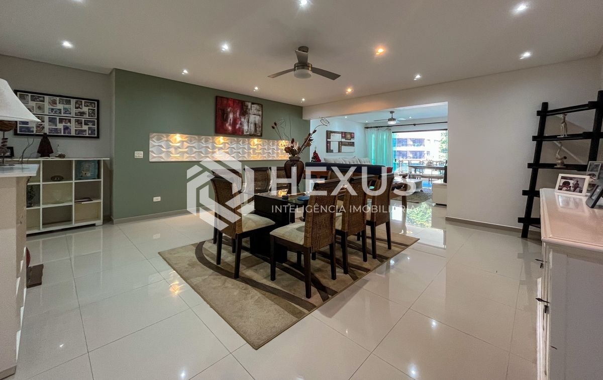 Foto 2 de Apartamento com varanda e lazer na Praia das Pitangueiras, Guaruja