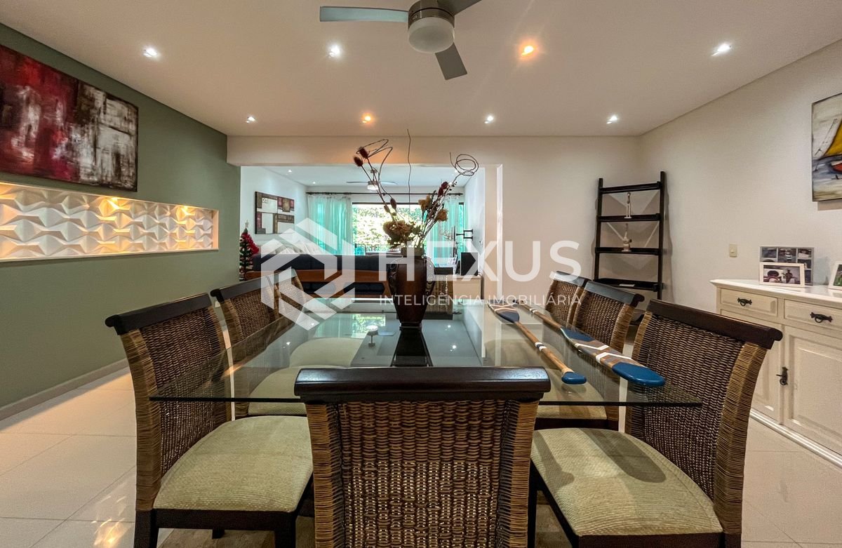 Foto 4 de Apartamento com varanda e lazer na Praia das Pitangueiras, Guaruja