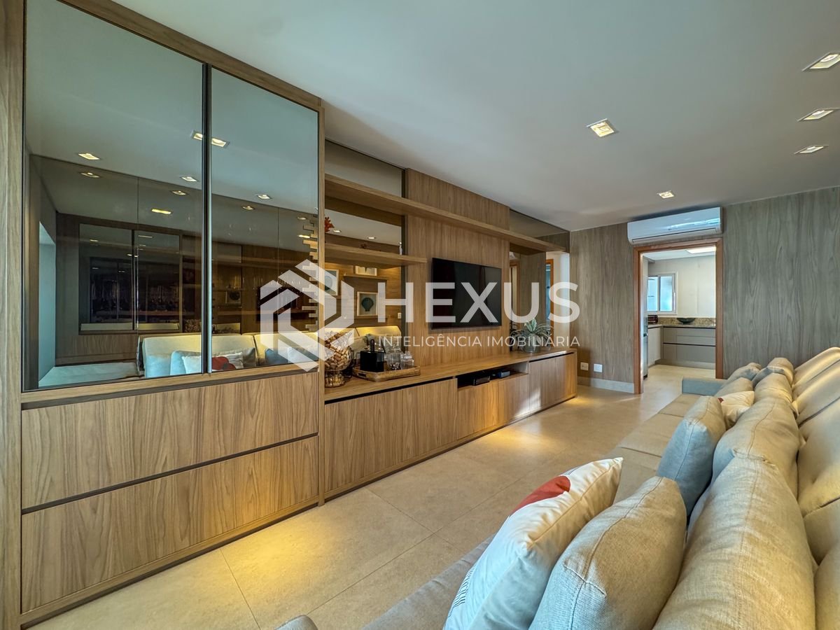 Foto 3 de Apartamento reformado com varanda gourmet e lazer na Praia das Pitangueiras, Guaruja
