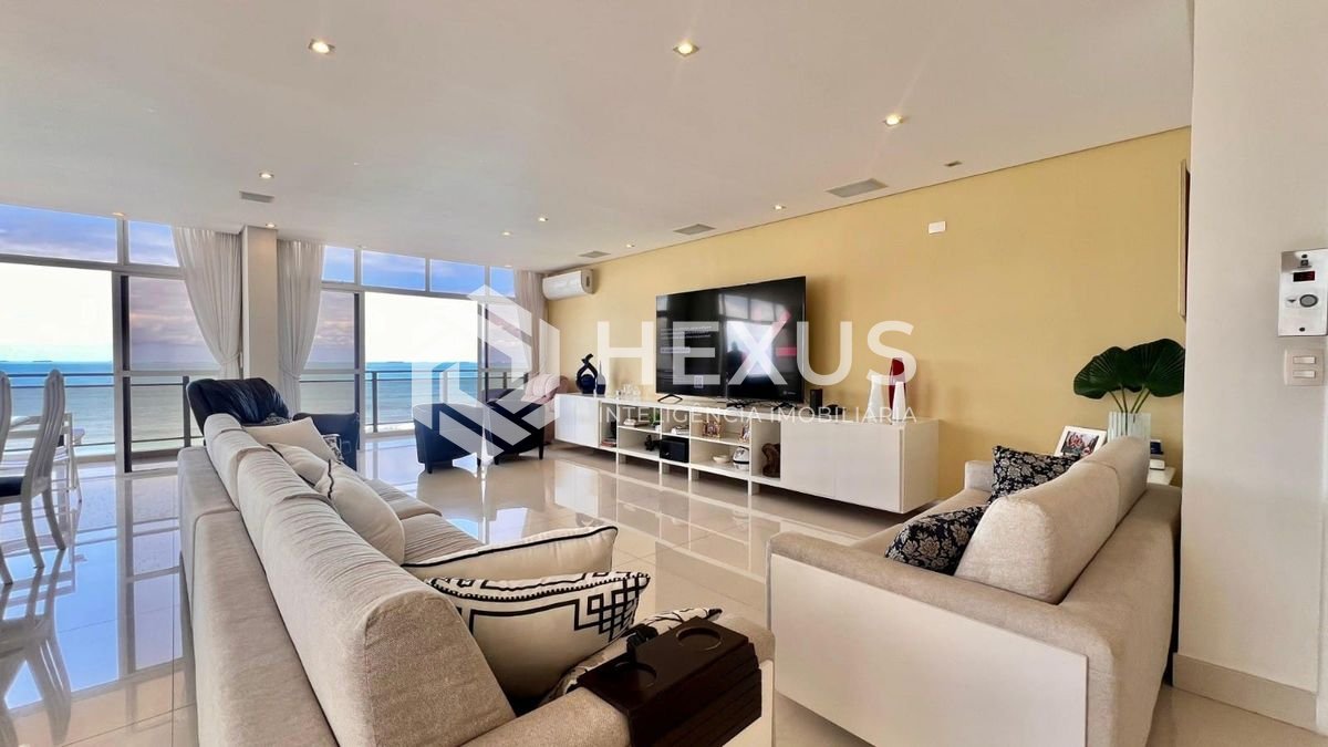 Foto 5 de Apartamento frente mar com varanda na Praia das Pitangueiras, Guaruja