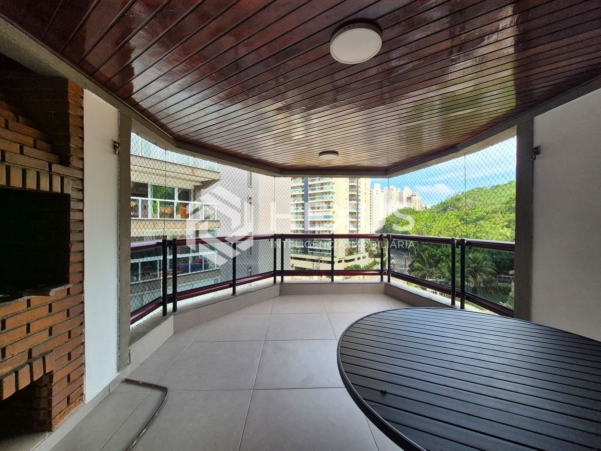 Foto 2 de Apartamento reformado com varanda gourmet e vista mar na beira mar da Praia das Asturias, Guaruja
