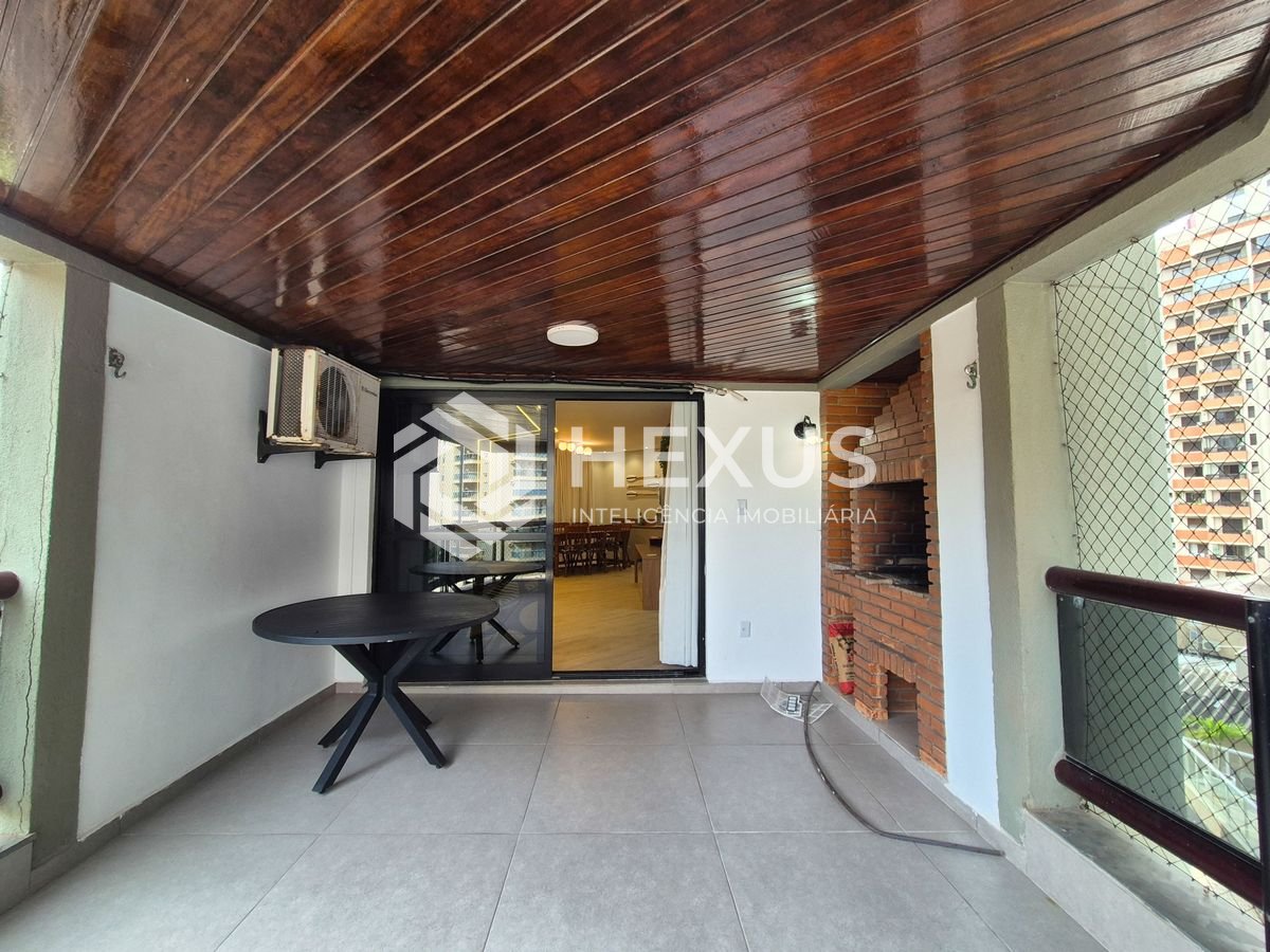 Foto 3 de Apartamento reformado com varanda gourmet e vista mar na beira mar da Praia das Asturias, Guaruja