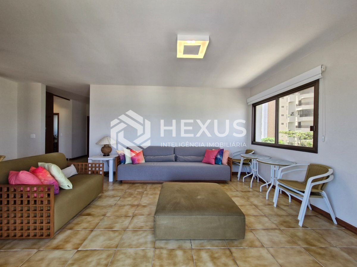 Foto 4 de Apartamento reformado frente mar com varanda e lazer na Praia das Pitangueiras, Guaruja