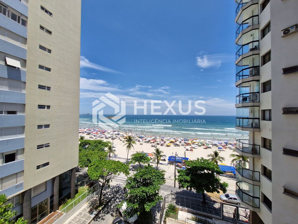 Foto 3 de Apartamento reformado frente mar com varanda e lazer na Praia das Pitangueiras, Guaruja