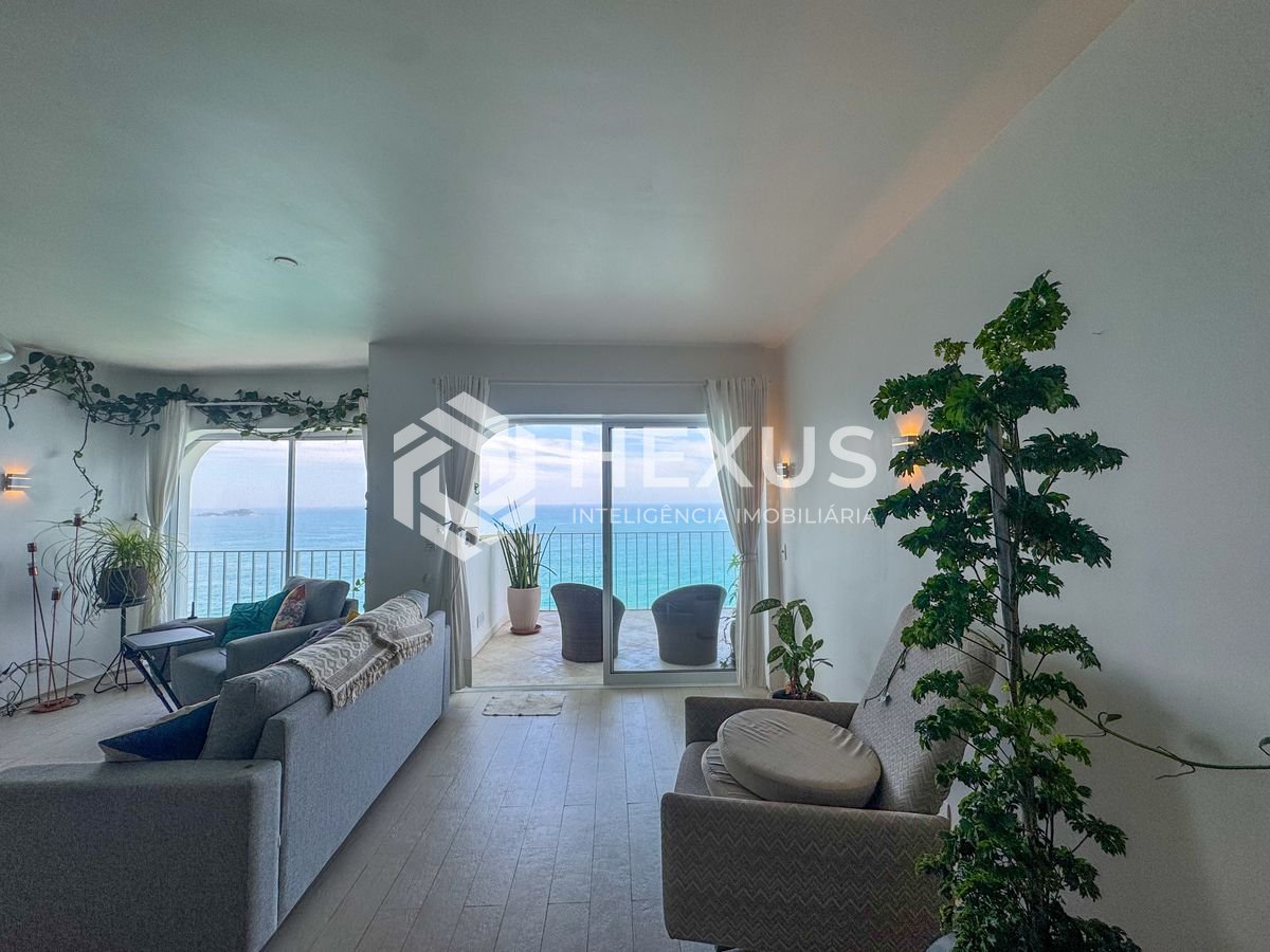 Foto 5 de Apartamento reformado frente mar com varanda na Praia das Pitangueiras, Guaruja