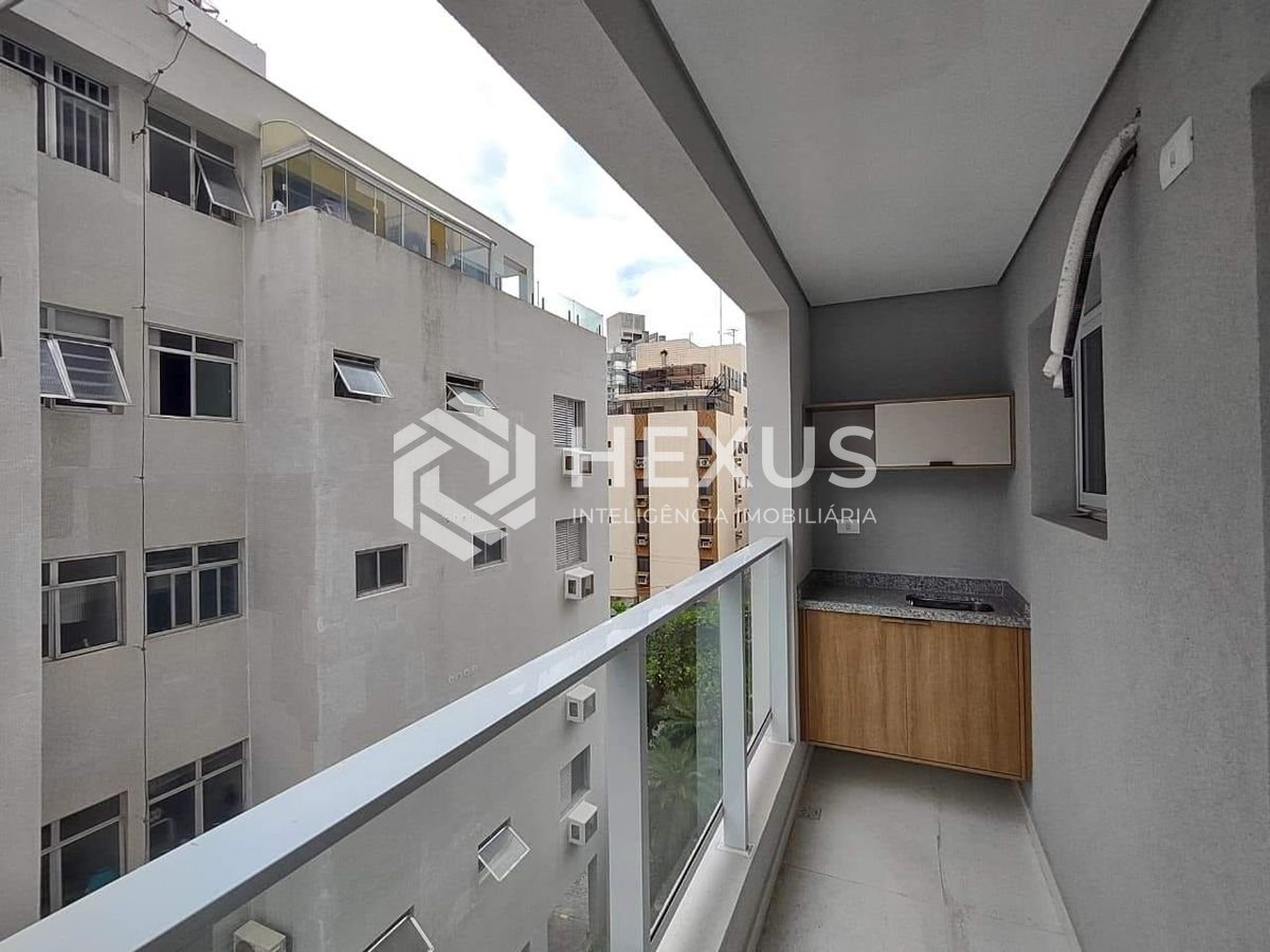 Foto 2 de Apartamento com varanda na Praia da Enseada, Guaruja