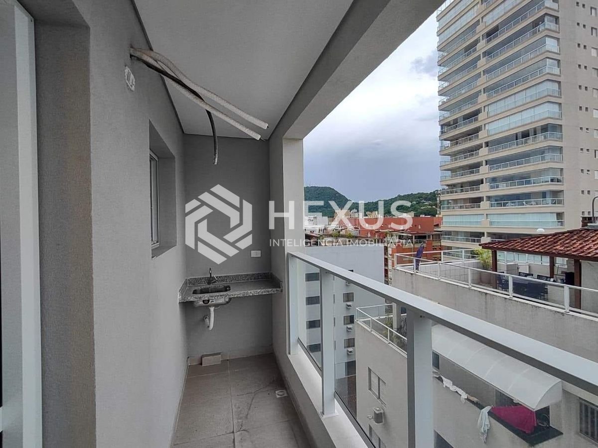 Foto 2 de Apartamento com varanda e lazer na Praia da Enseada, Guaruja
