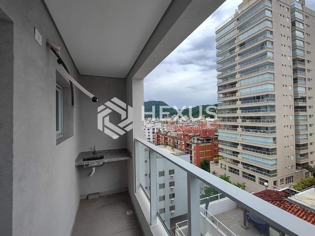 Foto 3 de Apartamento com varanda e lazer na Praia da Enseada, Guaruja