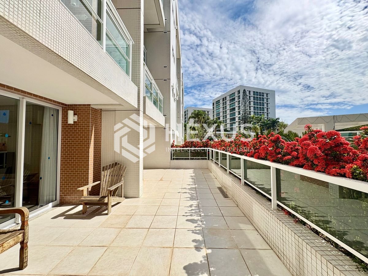 Foto 2 de Apartamento beira mar com varanda e lazer na Praia da Enseada, Guaruja