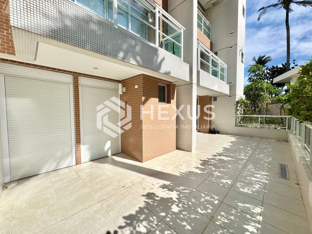 Foto 3 de Apartamento com quintal e área gourmet com lazer de clube na beira mar da Praia da Enseada, Guaruja