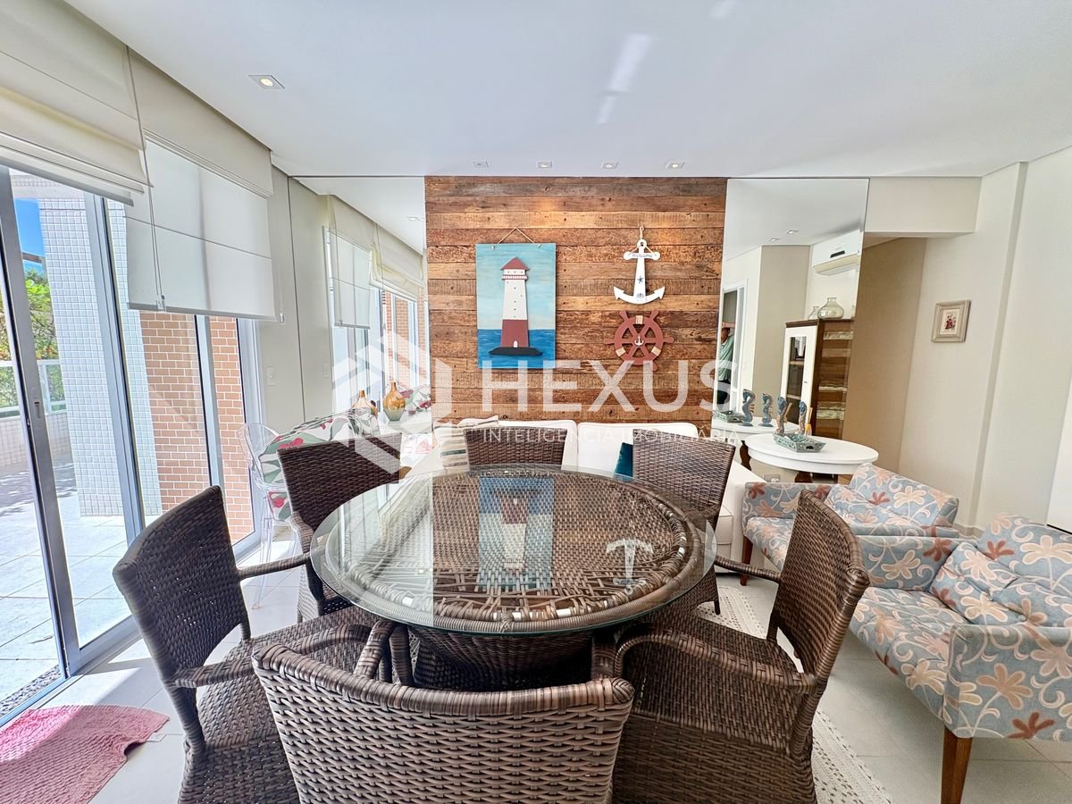 Foto 4 de Apartamento com quintal e área gourmet com lazer de clube na beira mar da Praia da Enseada, Guaruja