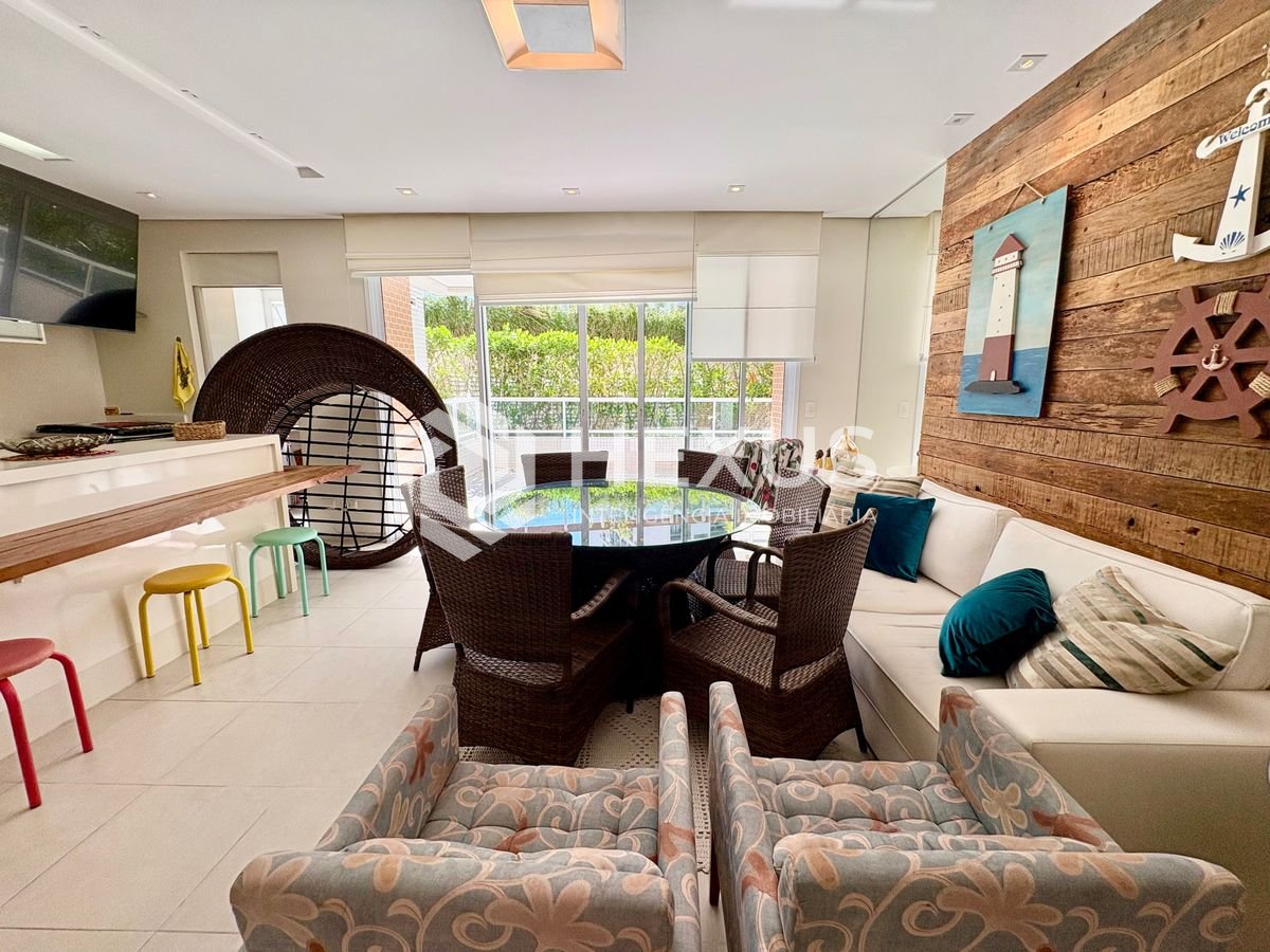 Foto 5 de Apartamento com quintal e área gourmet com lazer de clube na beira mar da Praia da Enseada, Guaruja
