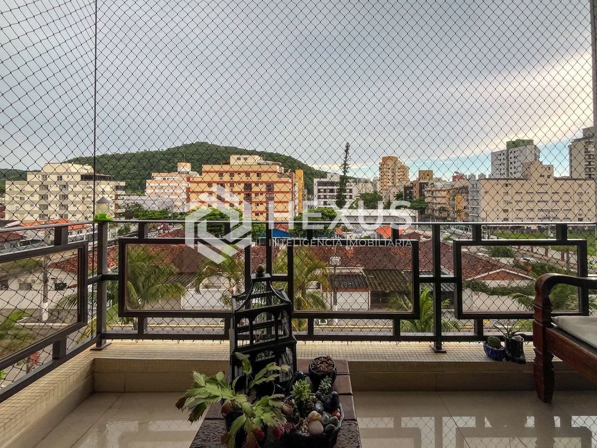 Foto 4 de Apartamento reformado com piscina e churrasqueira na Praia da Enseada, Guaruja