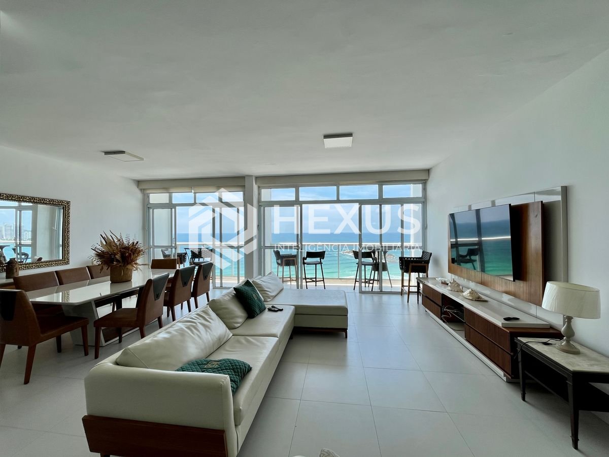 Foto 2 de Apartamento frente mar com varanda na Praia das Pitangueiras, Guaruja