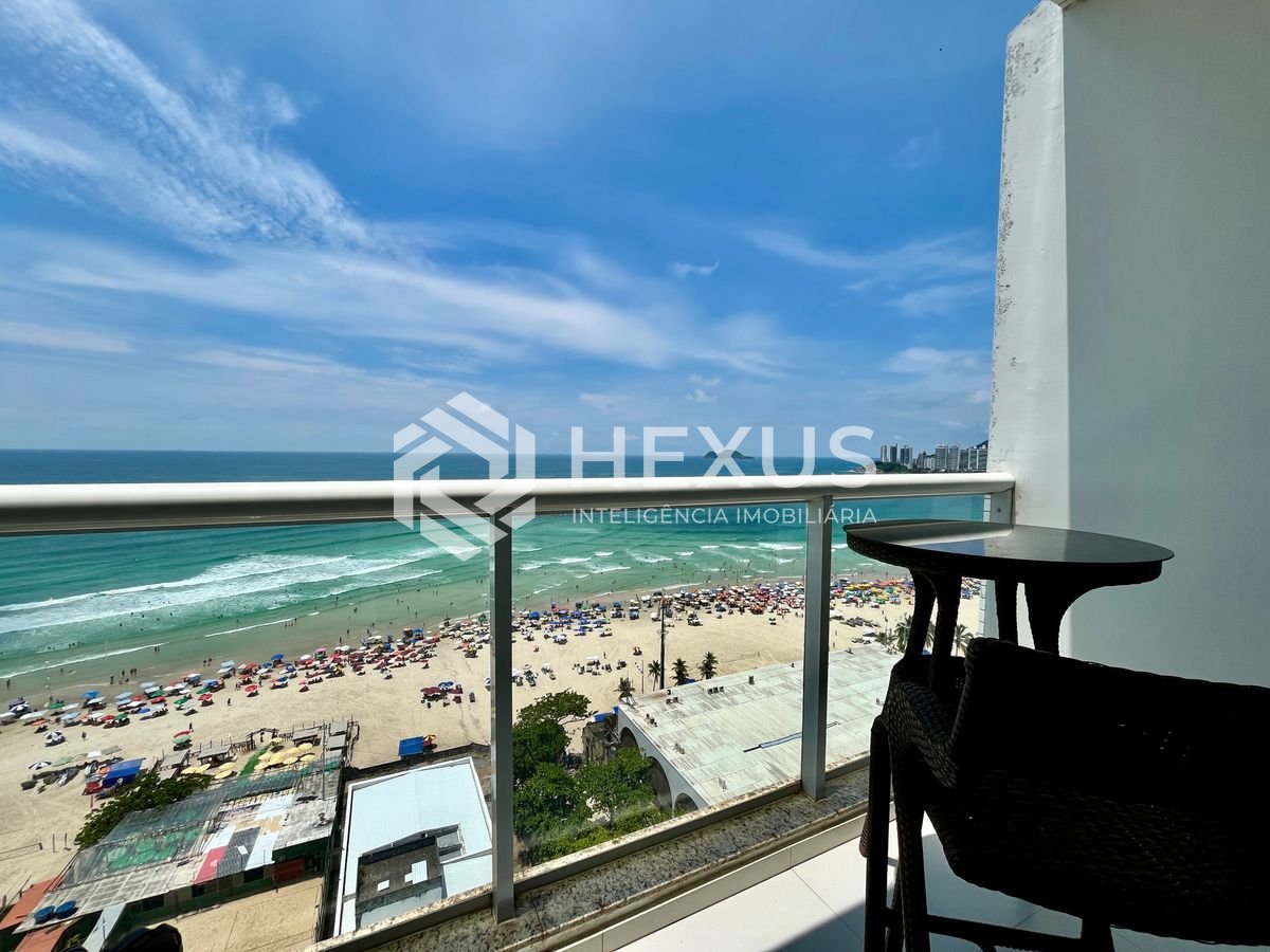 Foto 3 de Apartamento frente mar com varanda na Praia das Pitangueiras, Guaruja