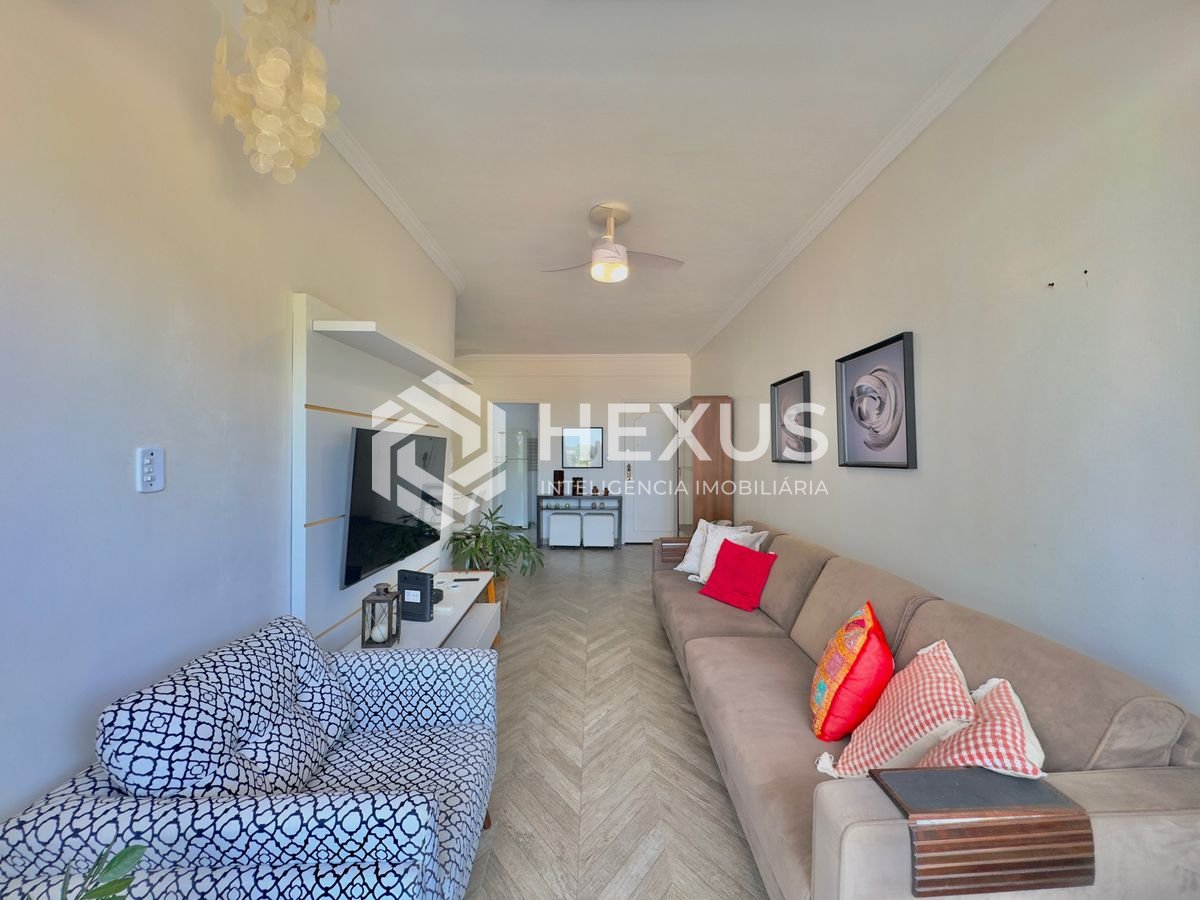 Foto 4 de Apartamento reformado com varanda na Praia do Tombo, Guaruja