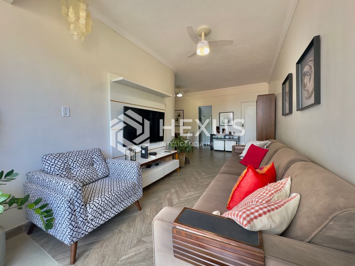 Foto 5 de Apartamento reformado com varanda na Praia do Tombo, Guaruja
