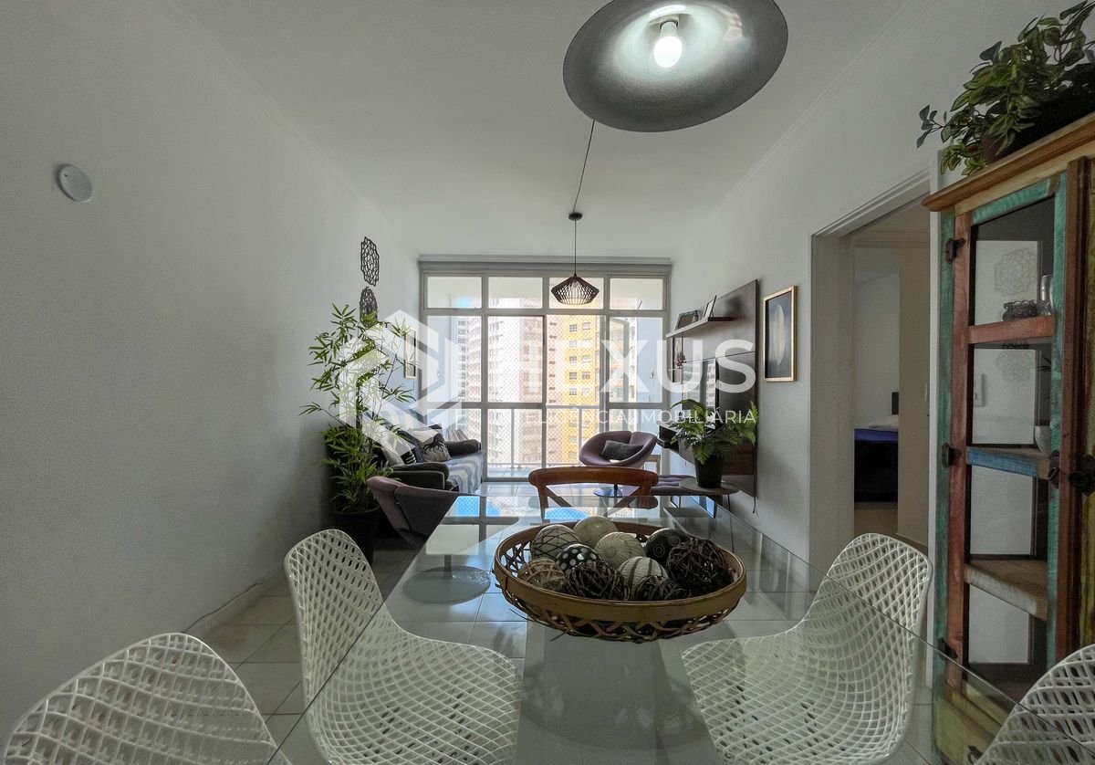 Foto 3 de Apartamento frente mar com varanda na Praia das Pitangueiras, Guaruja