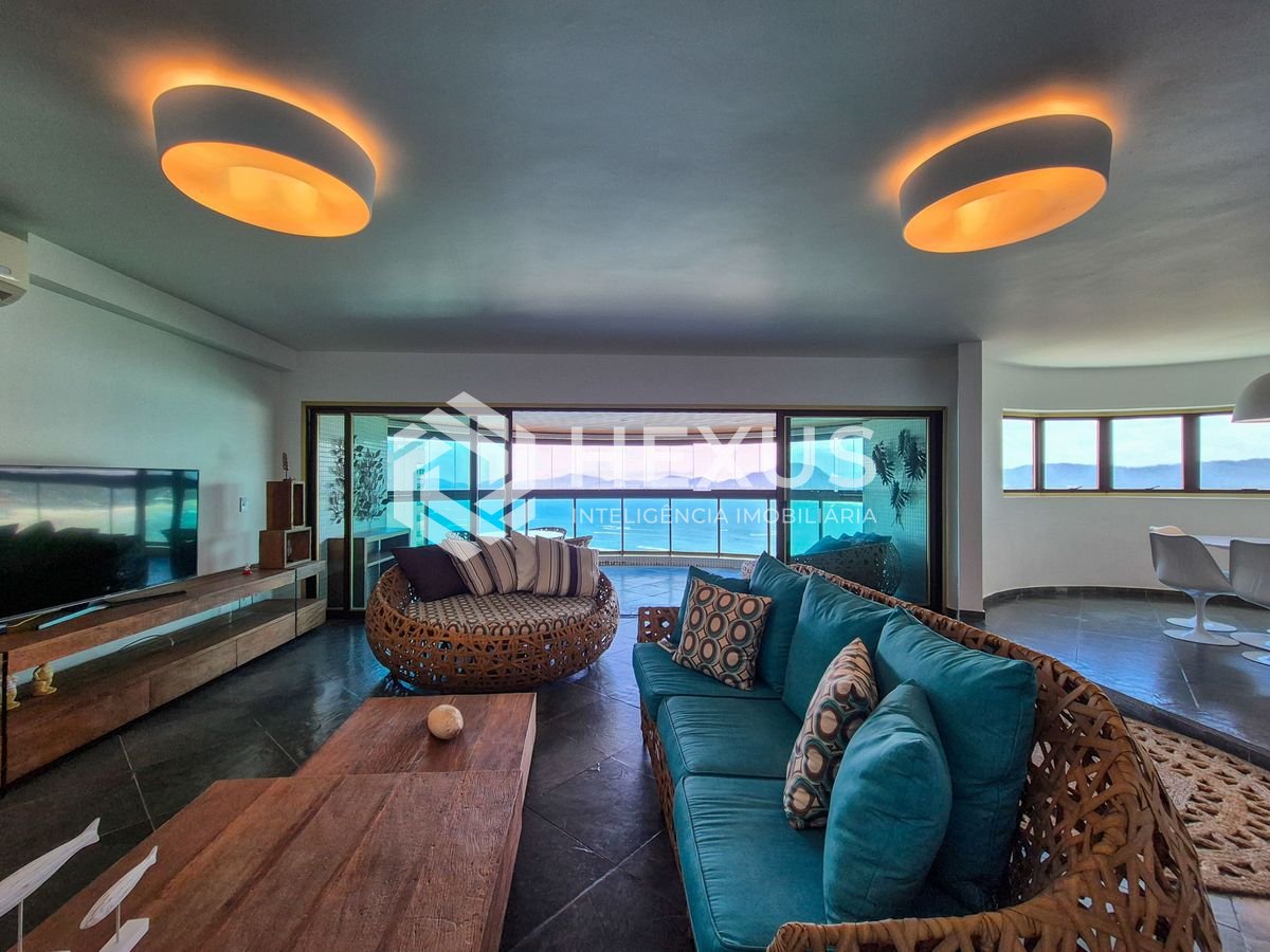 Foto 3 de Apartamento frente mar com lazer de clube e varanda na Praia da Enseada, Guaruja