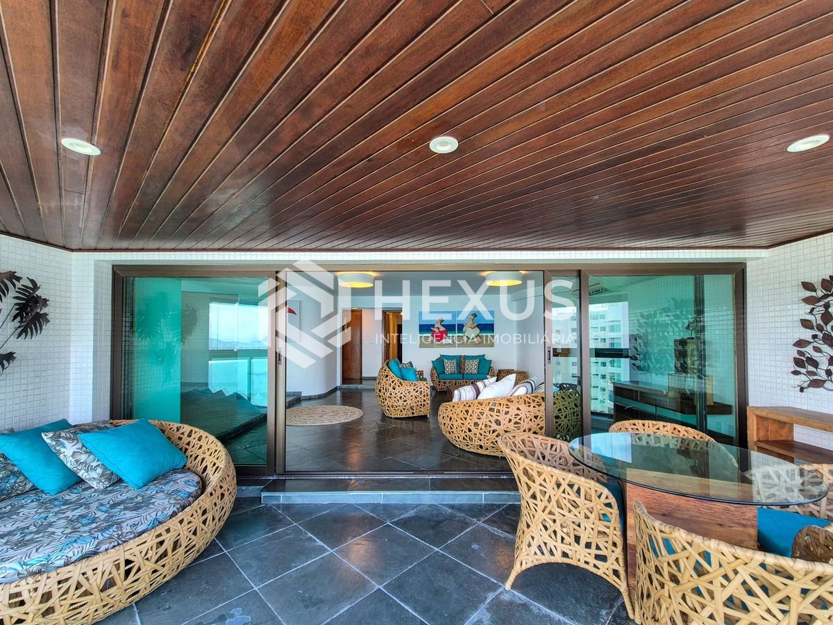 Foto 5 de Apartamento frente mar com lazer de clube e varanda na Praia da Enseada, Guaruja