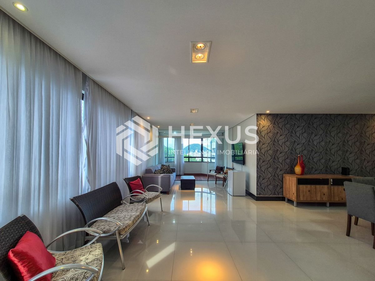 Foto 3 de Apartamento reformado com varanda e lazer na Praia das Pitangueiras, Guarujá