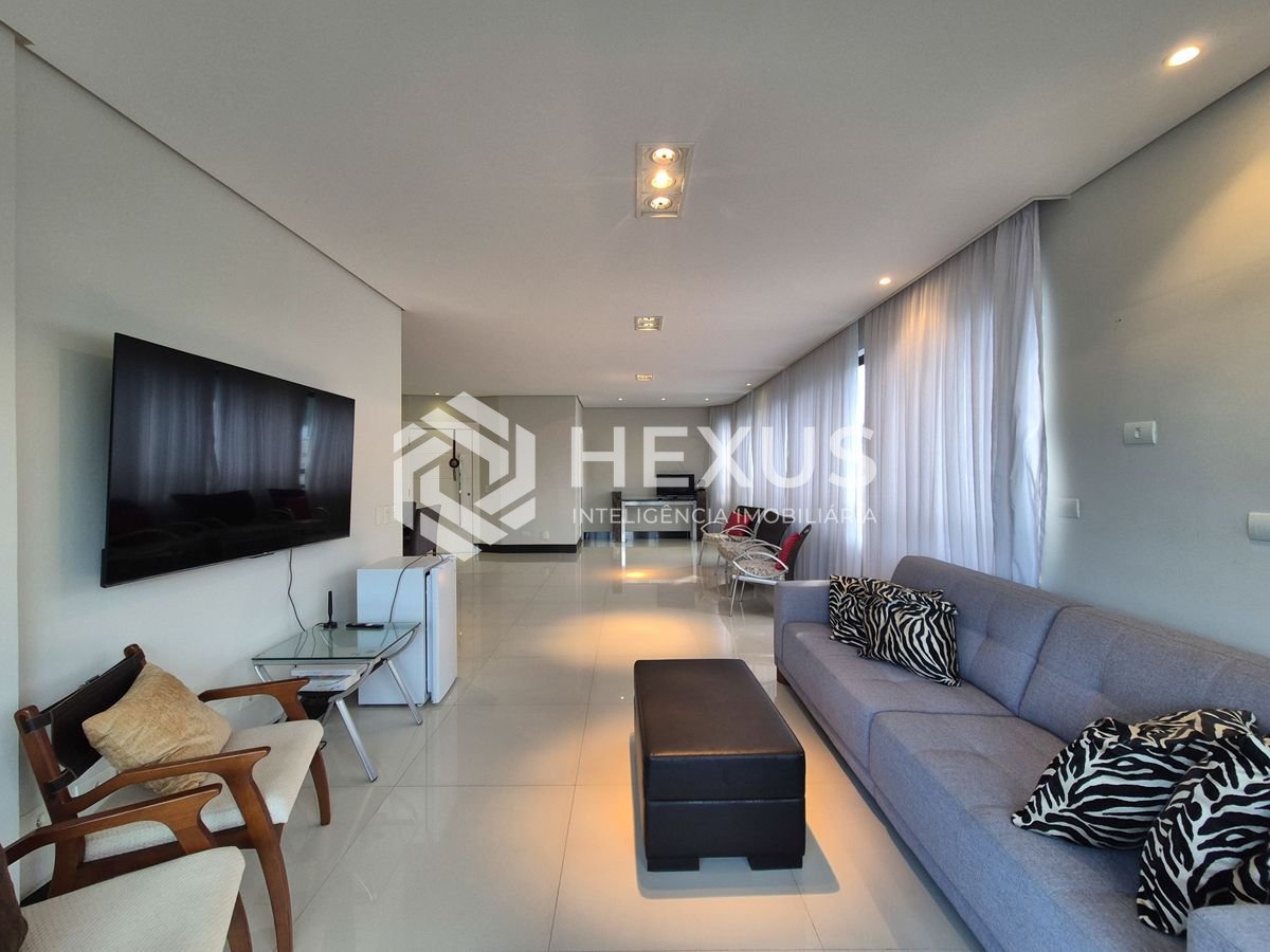 Foto 5 de Apartamento reformado com varanda e lazer na Praia das Pitangueiras, Guarujá