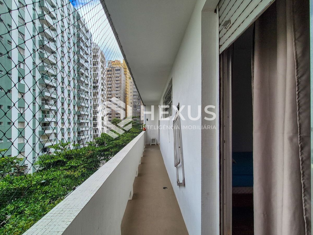Foto 2 de Apartamento reformado com vista mar a 1 quadra da praia nas Pitangueiras, Guarujá