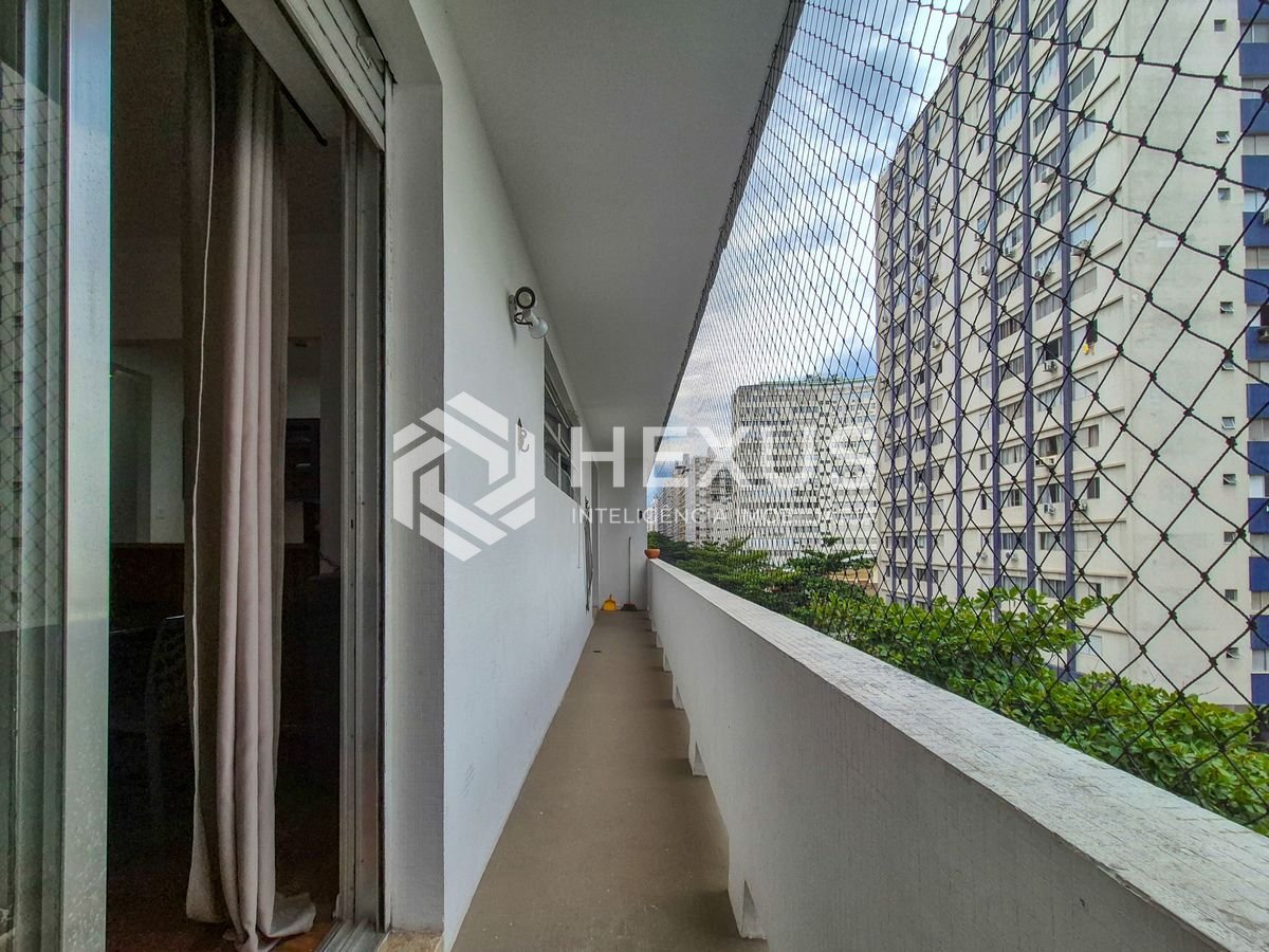 Foto 3 de Apartamento reformado com vista mar a 1 quadra da praia nas Pitangueiras, Guarujá