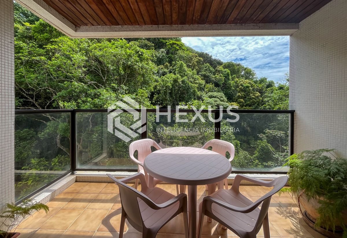 Foto 2 de Apartamento com varanda e lazer na Praia das Pitangueiras, Guaruja