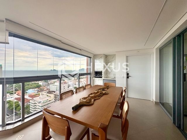 Foto 3 de Apartamento reformado com varanda gourmet vista mar e lazer na Praia da Enseada, Guaruja
