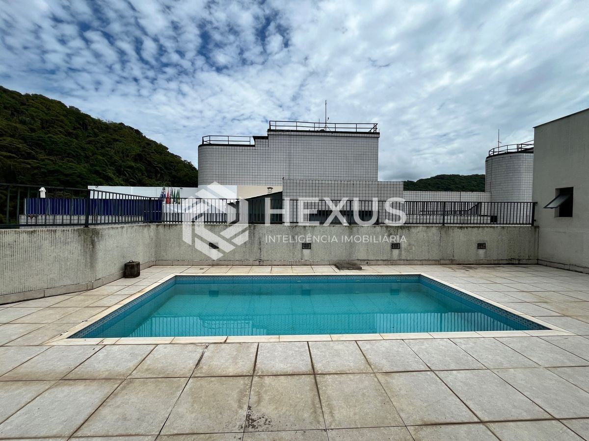 Foto 4 de Cobertura com piscina e varanda gourmet a uma quadra da Praia das Pitangueiras, Guaruja