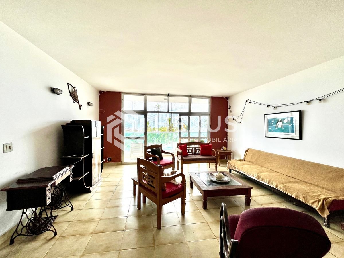 Foto 3 de Apartamento frente mar com varanda na Praia das Pitangueiras, Guaruja